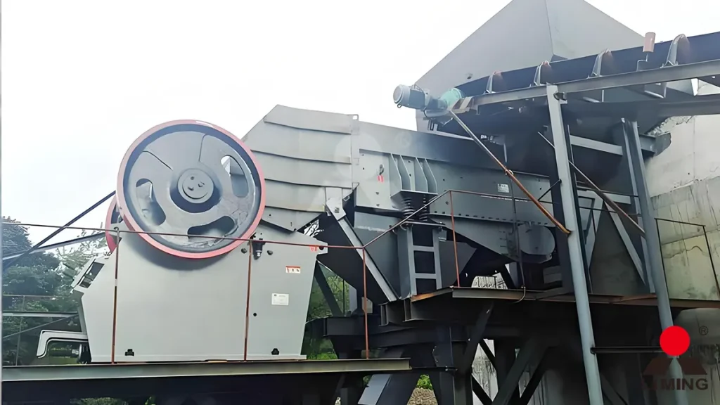 Liming PEW760 European Jaw Crusher performing high-efficiency primary crushing on raw manganese ore